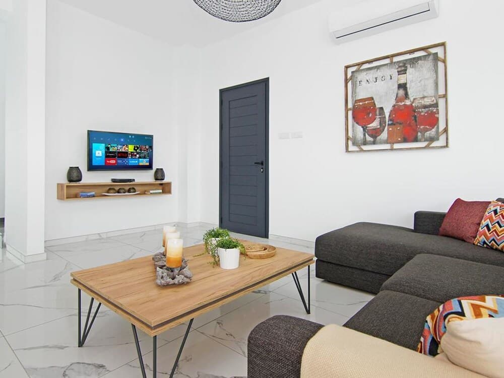 Mirella Paralimni in Paralimni