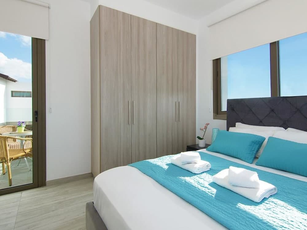 Serena Paralimni in Paralimni