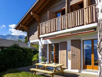 La D l ge Lens in Lens