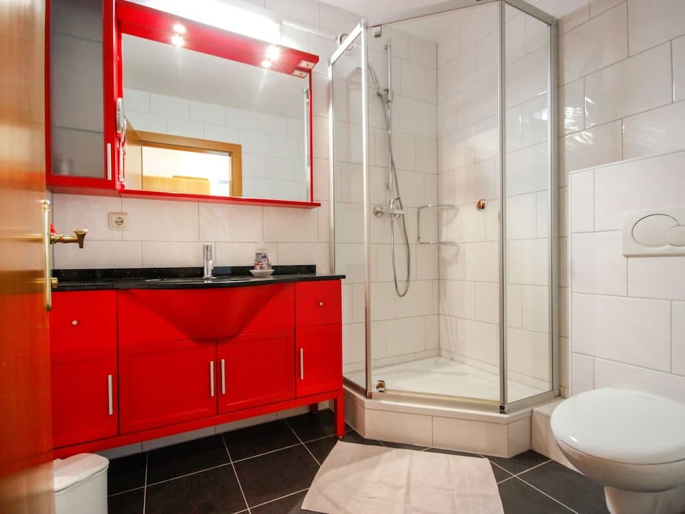 Falkner L Ngenfeld in L Ngenfeld