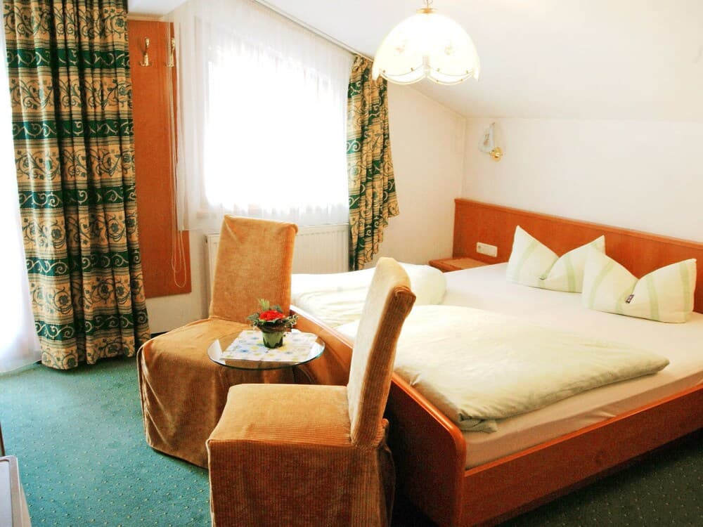 Falkner L Ngenfeld in L Ngenfeld