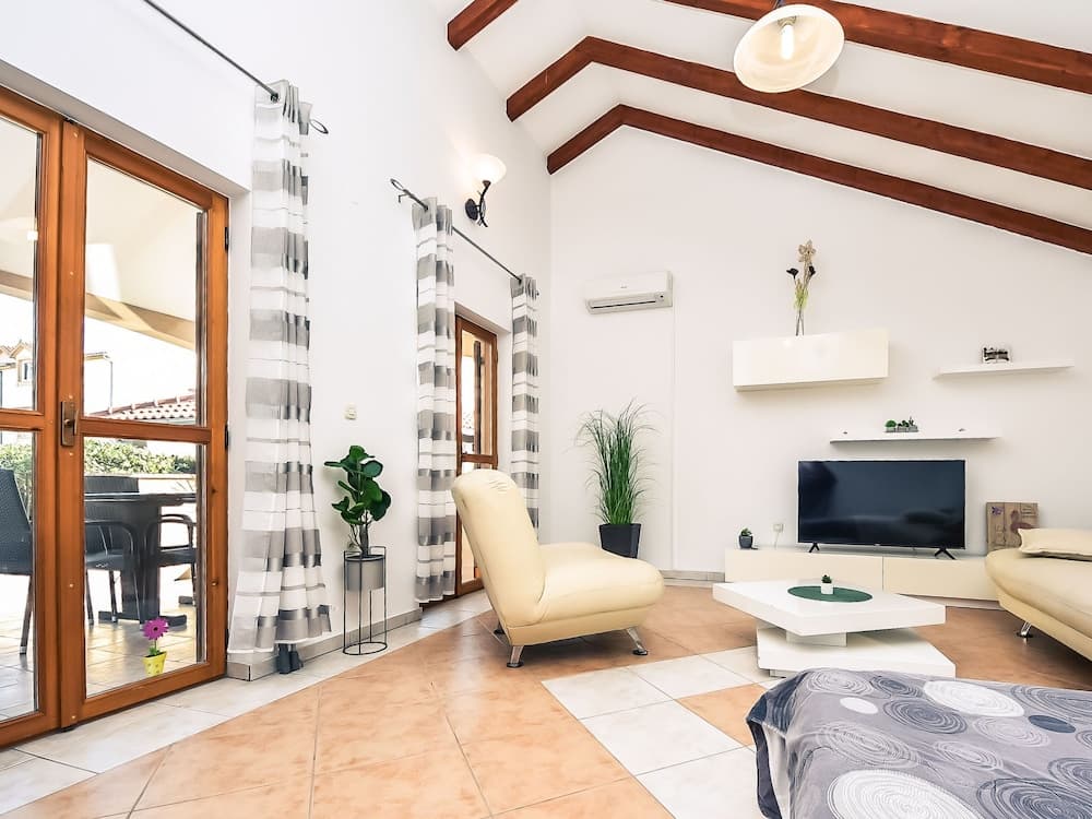 Jolumar Biograd na Moru