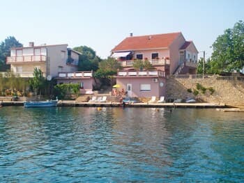 Ana Kru evo in Kru evo