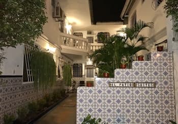 El Patio Suites