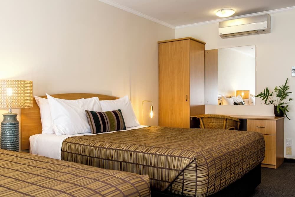 Greenlane Manor Motel