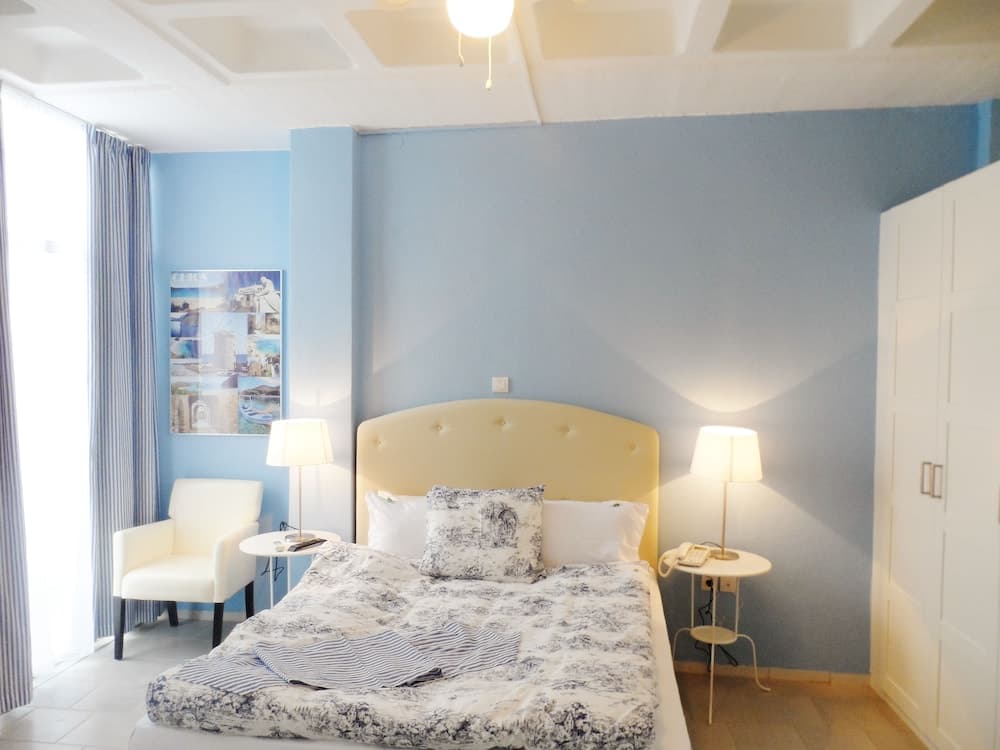 Seafront Studios & Apartments