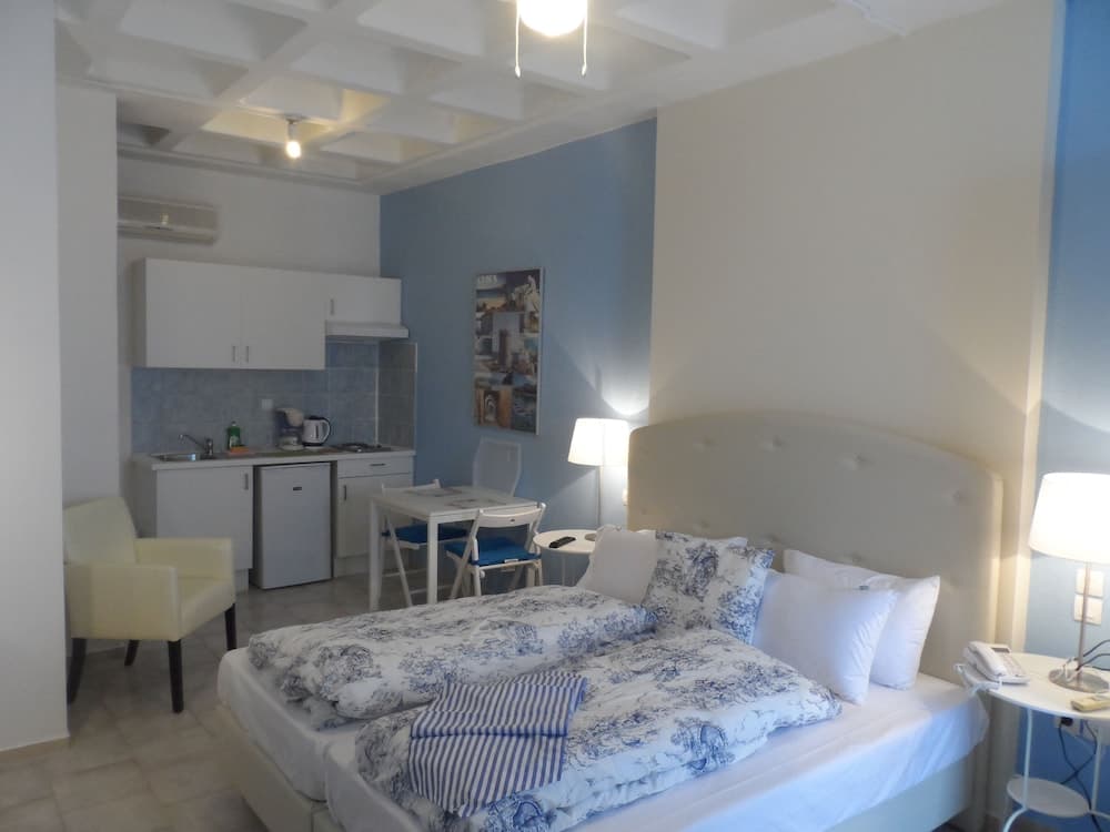 Seafront Studios & Apartments