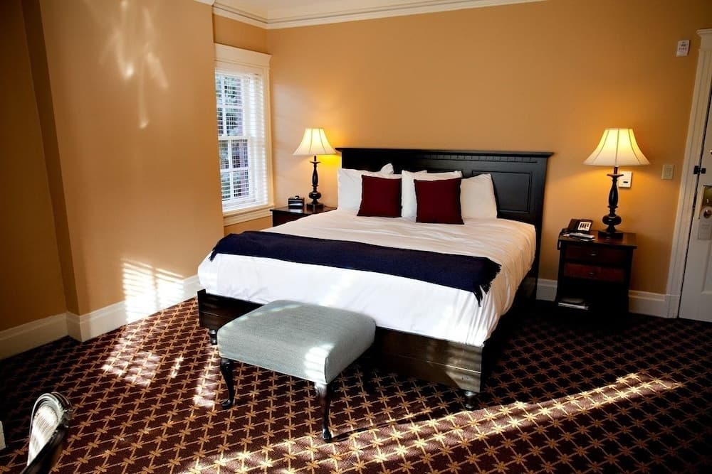 Mansions on Fifth Hotel