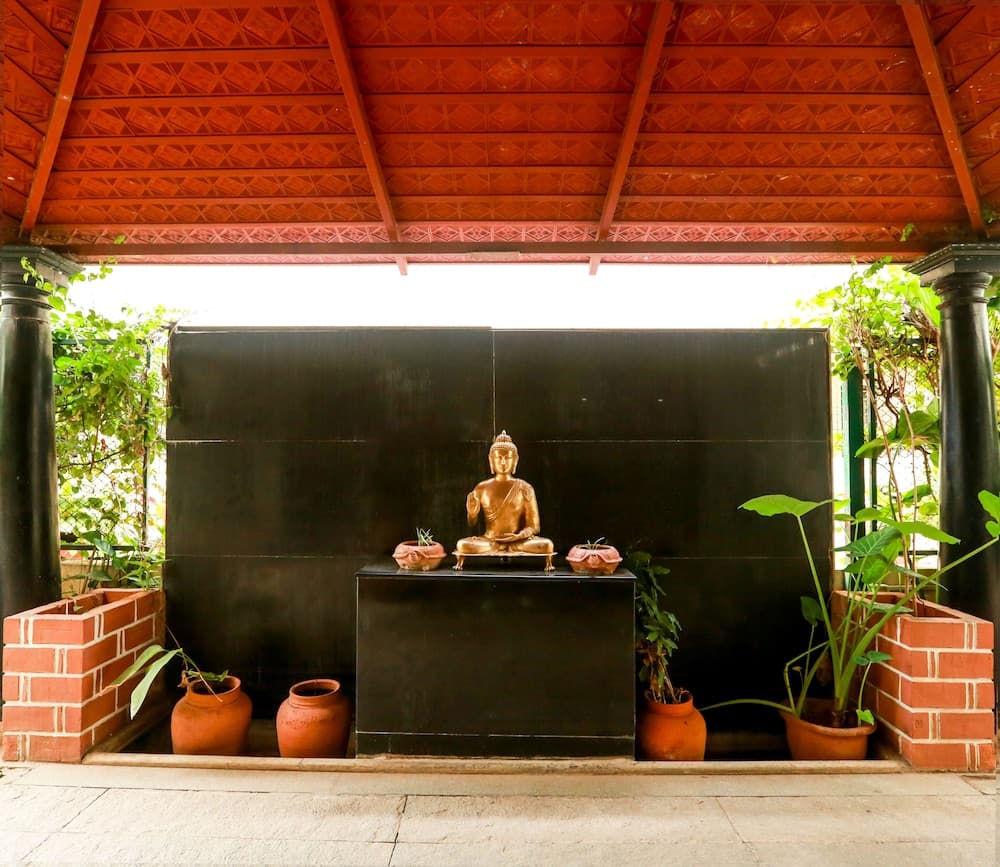 Hotel Mint Green Path