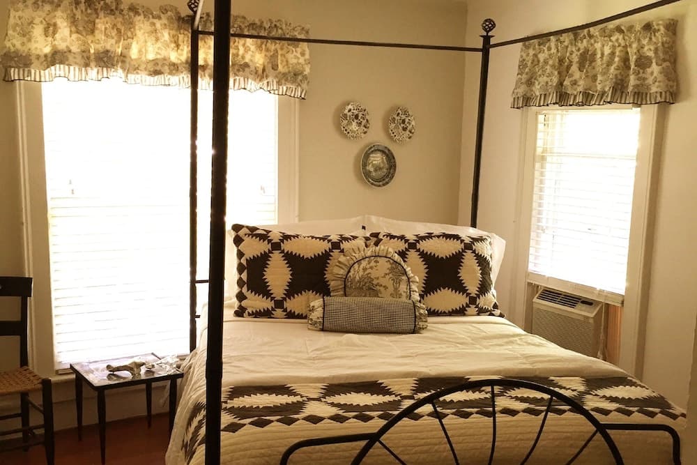 18 Vine Inn & Carriage House