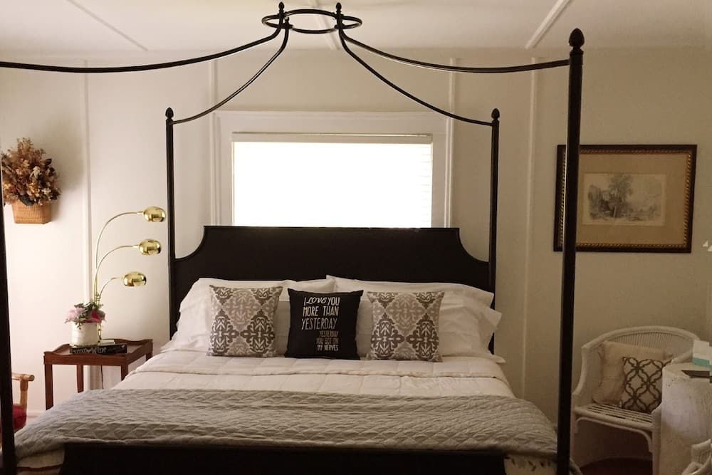 18 Vine Inn & Carriage House