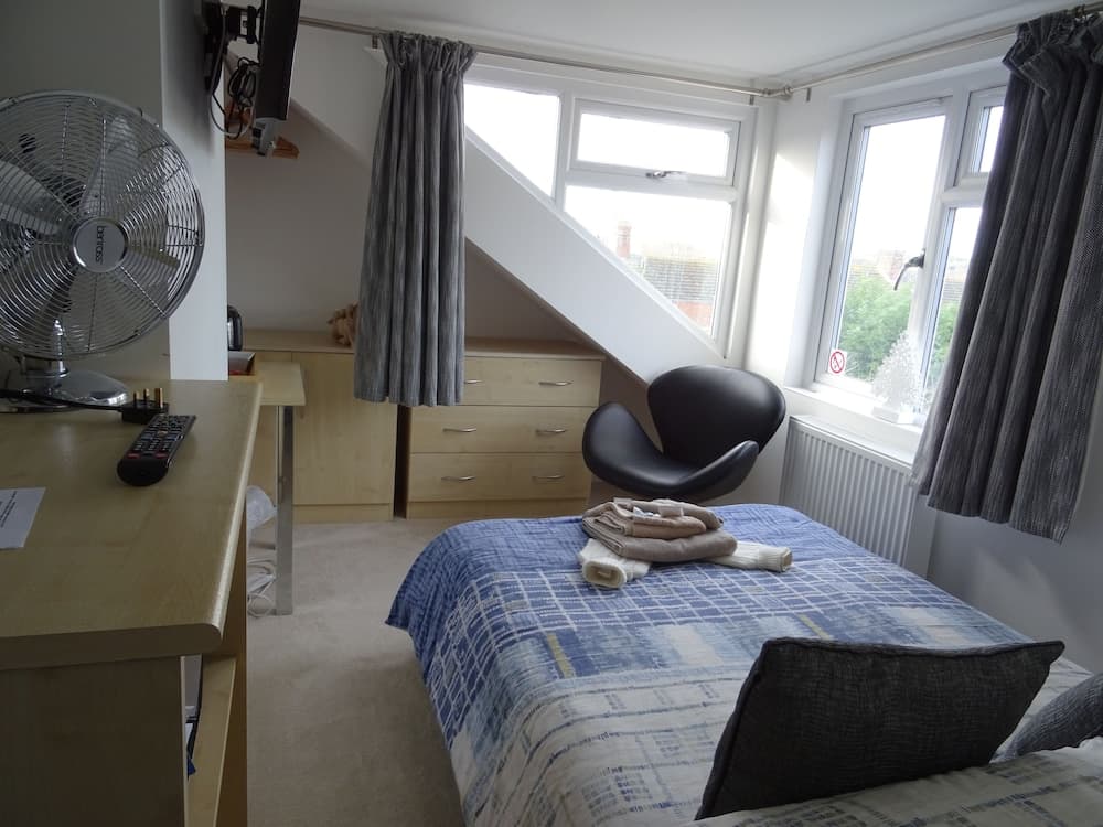 Barnes's Rest Bed & Breakfast & Caravan