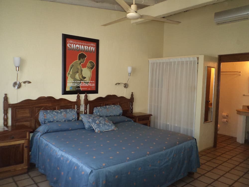 Hotel Mercurio - Caters to Gay Men