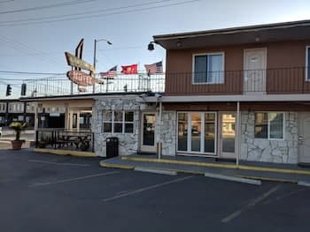 La Hacienda Motel