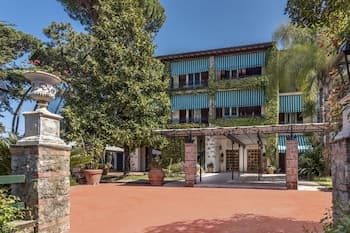 Augustus Hotel & Resort