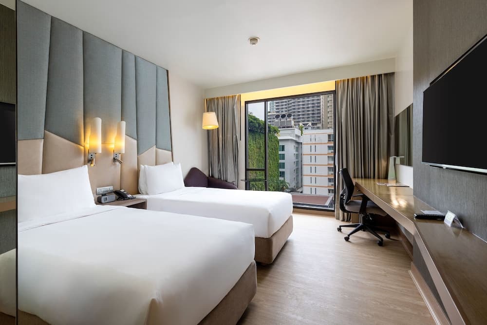 Holiday Inn Express Bangkok Sukhumvit 11 by IHG