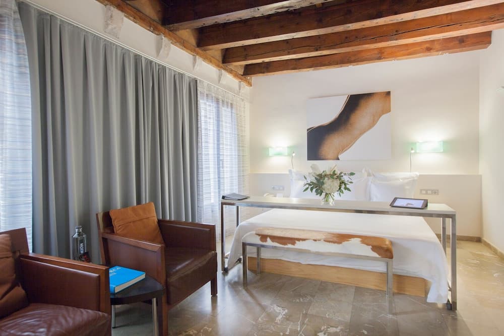 Petit Palace Hotel Tres