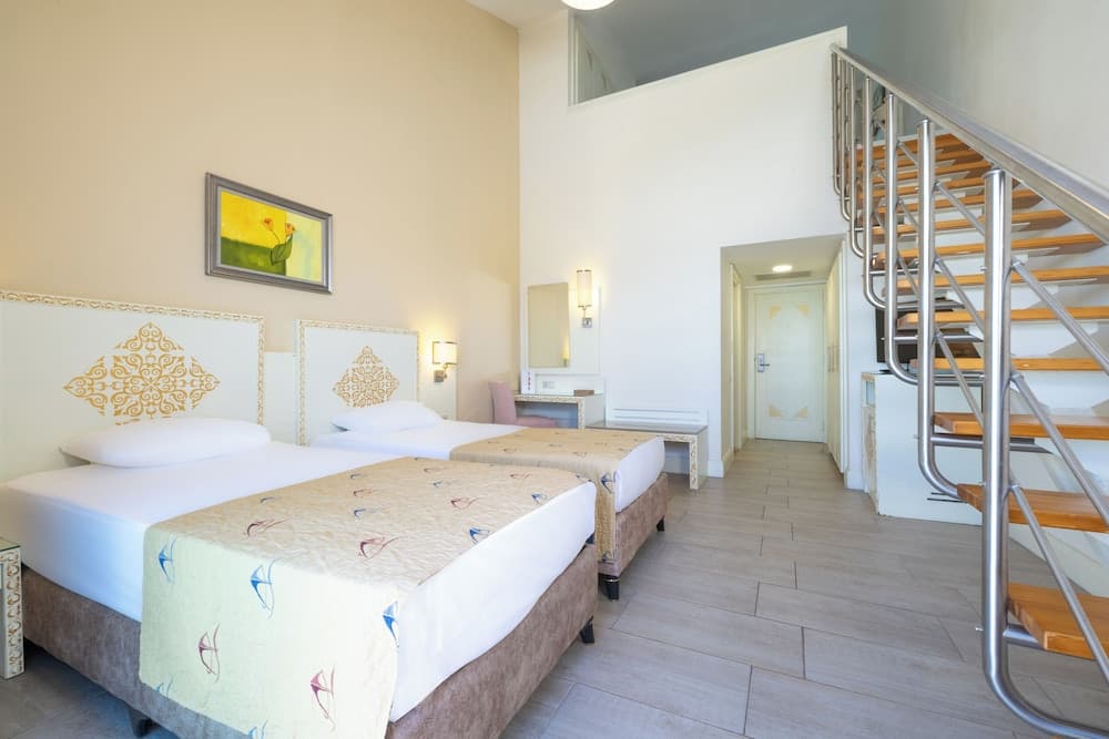 Crystal Admiral Aqua Collection