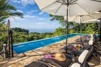 Tiki Villas Rainforest Lodge & Spa