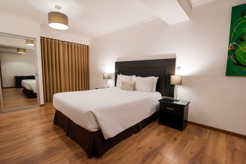 El Polo Hotel & Suites