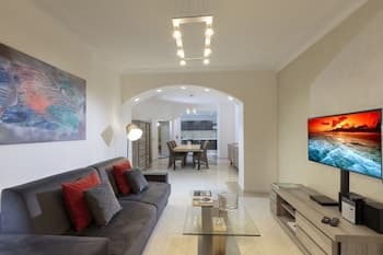 The Queen Luxury Apartments - Villa Cortina