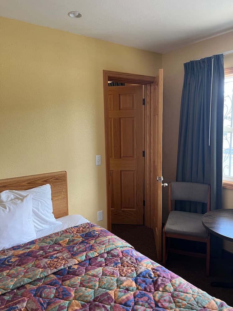 All Star Inn & Suites