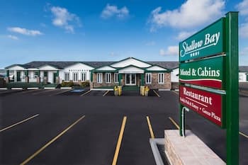 Shallow Bay Motel & Cabins