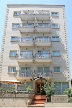 Chrielka Hotel Apartments