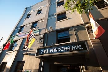 Ocean Island Inn Backpackers Suites - Hostel