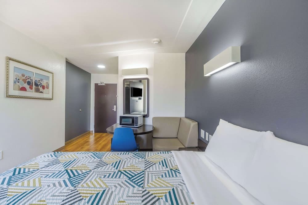 Motel 6 Laredo, TX - Airport