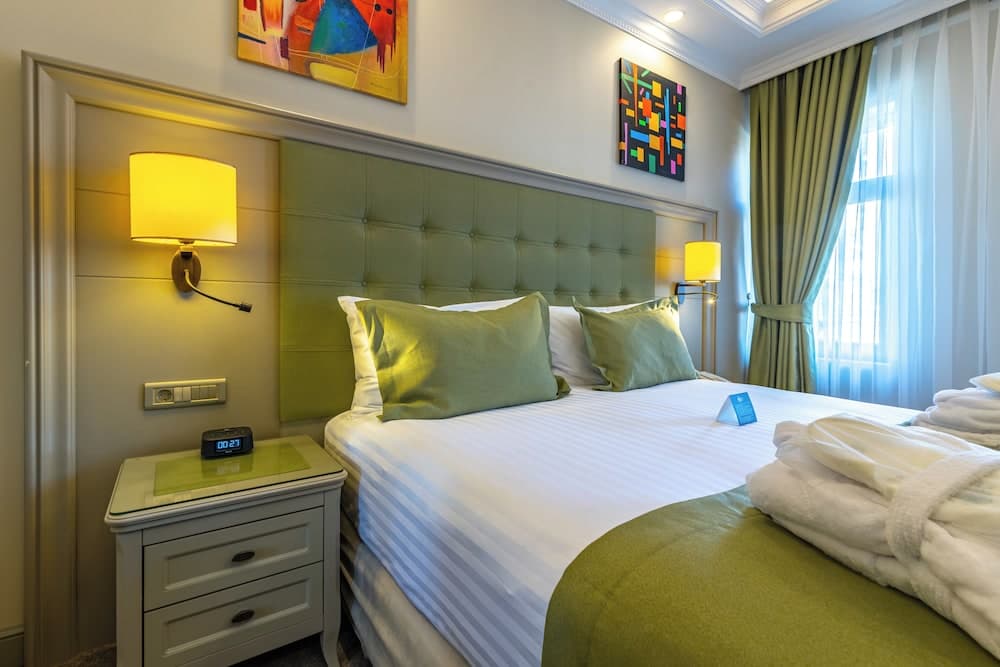 Hotel London 1889 & Casino