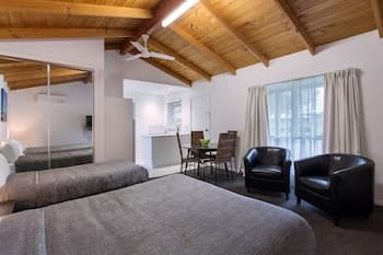 Best Western Colonial Village Motel