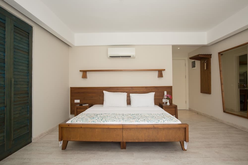 Dedeminn Marina Hotel