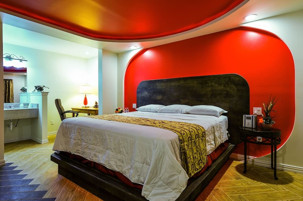 Romantic Inn & Suites