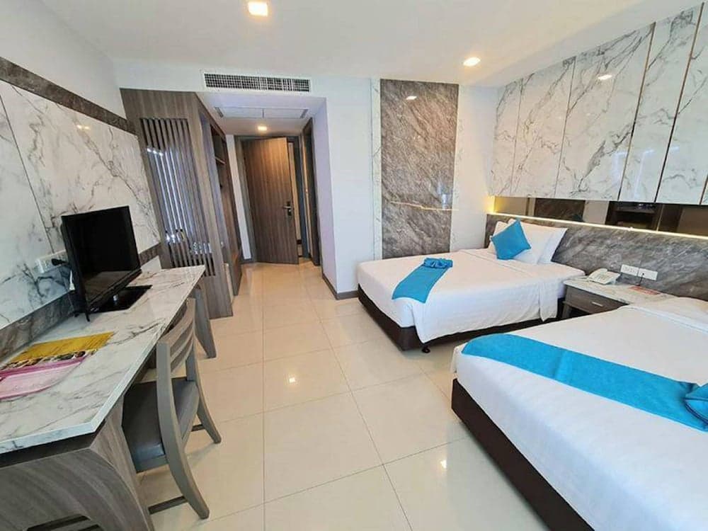 Crystal Palace Luxury Hotel