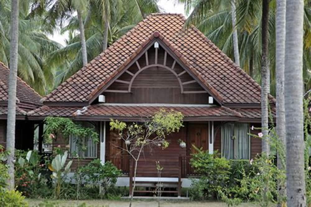 Coral Hotel Bangsaphan