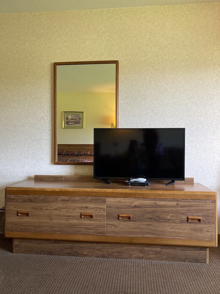 AmeriVu Inn and Suites