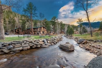 4 Seasons Inn on Fall River