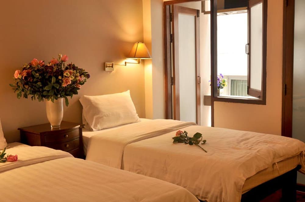 Sourire at Rattanakosin Island