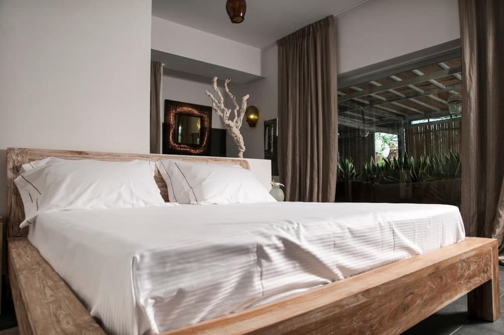 Sevenmaze Charming House