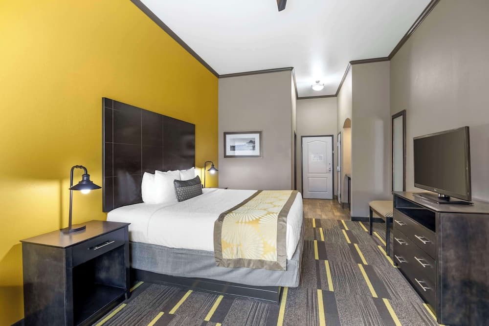 Best Western Plus Emerald Inn & Suites