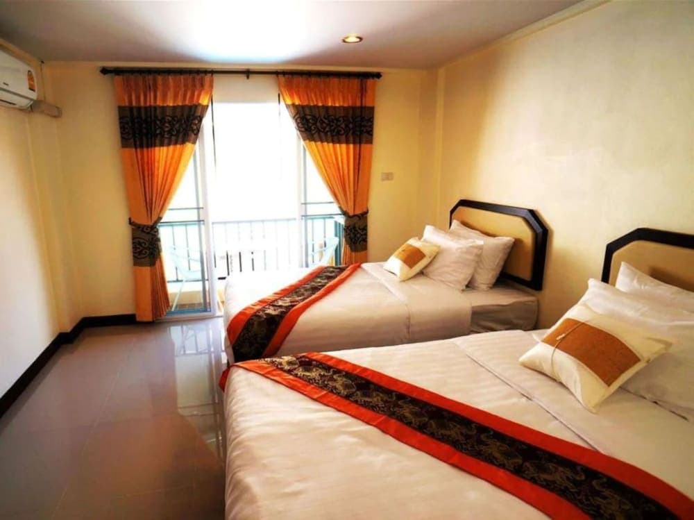 Manee at Cool Mueang