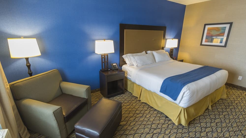 Holiday Inn Express & Suites Thunder Bay by IHG