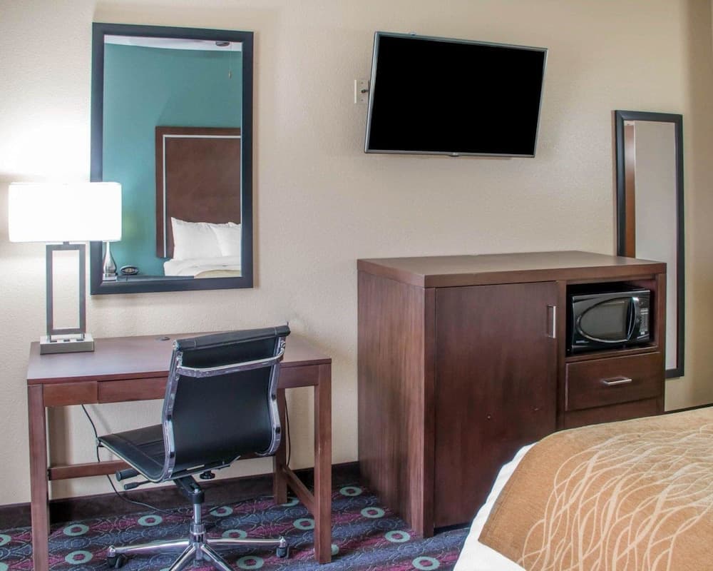Comfort Inn & Suites San Marcos near Outlet Mall