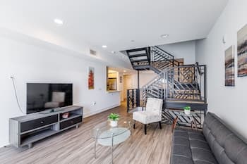 Heaven on Hollywood Boulevard Furnished Apartments