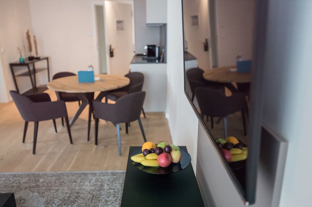 SUYTES Business Studios