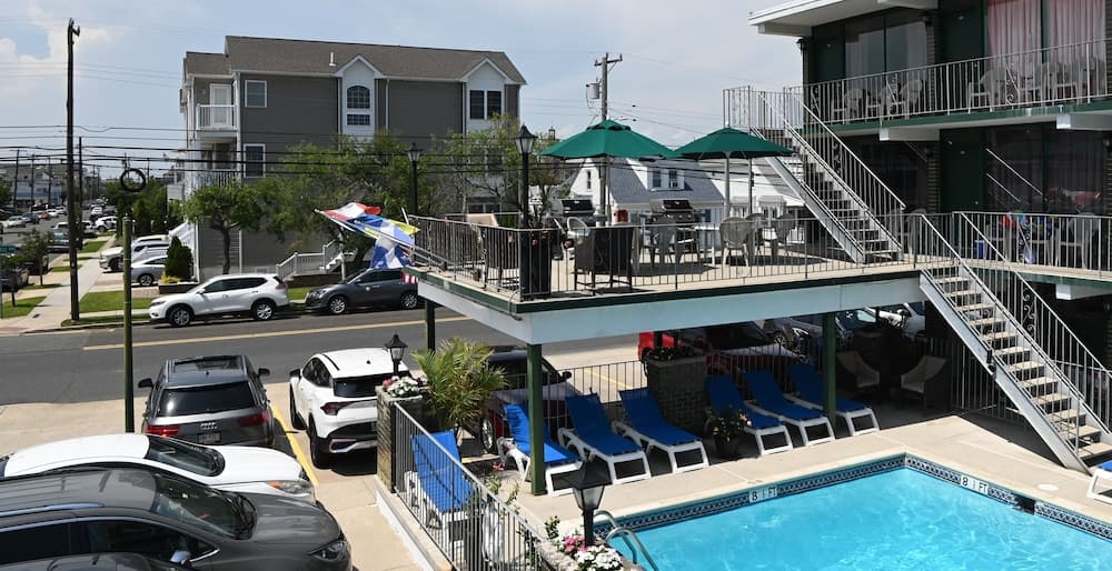 Grecian Gardens Motel