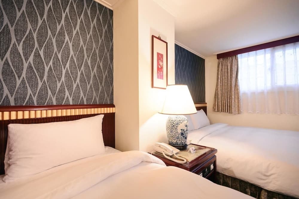 Kiwi Express Hotel MRT Wen Xin - Feng Jia Branch 1