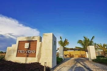 Tres Vidas Acapulco Suites