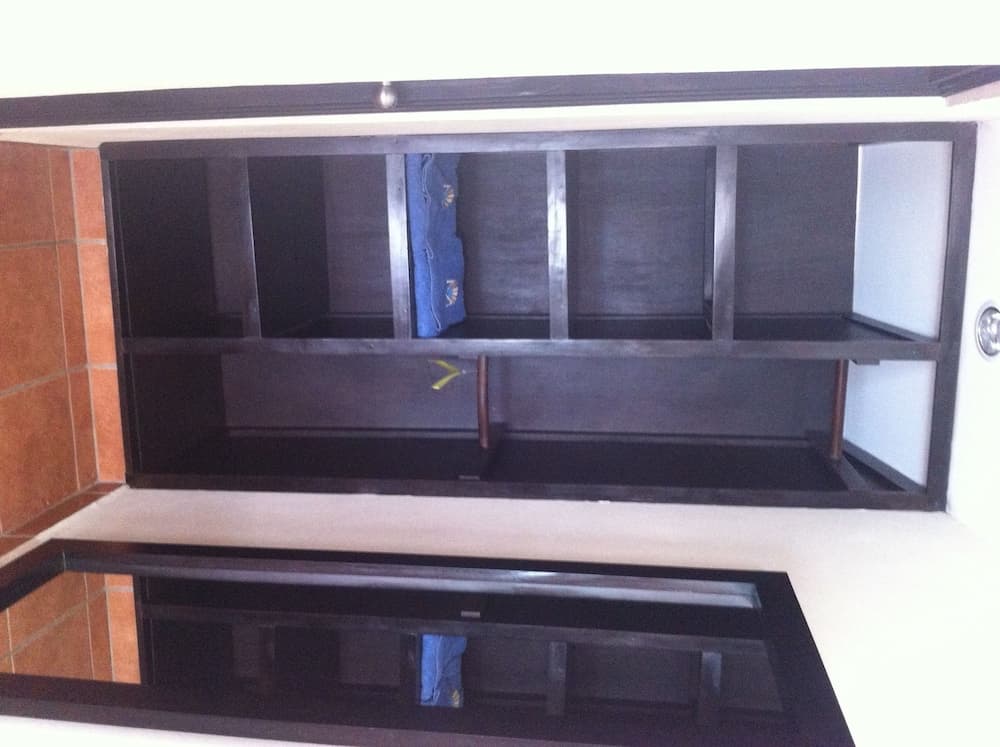 Machele' s Place Beachside Hotel & Pool